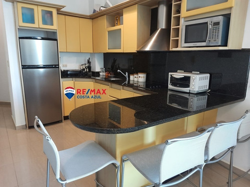 Se Vende Apartamento Vista Al Mar En Tucacas, Edificio Puerto Varadero.