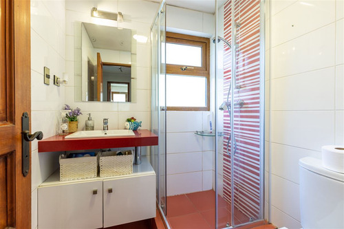 Casa En Venta De 4 Dorm. En Las Condes