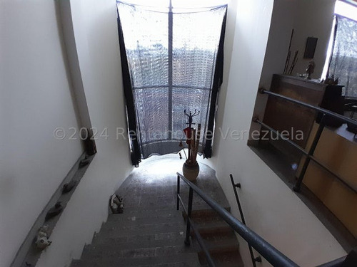 Galpón Venta Cerca Av. Henry Ford Con Departamento, Con Apartamento Residencial Oficina, Mezzanina , Facil Acceso Para Gandolas Valencia Carabobo Leida Falcon Lf24-17900