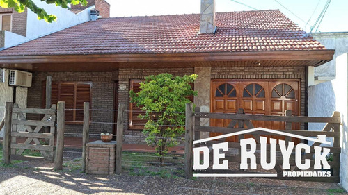 Chalet En Pleno Barrio Los Cedros