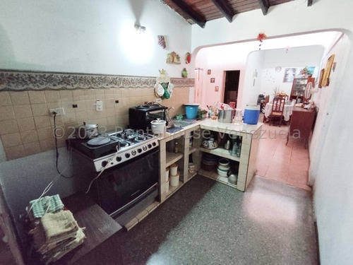 Amplia Casa En Venta Ubicada En Calle Tranquila Y Segura De El Paraíso Cabudare,gabriela C