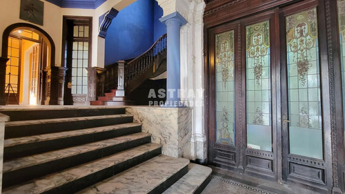 Casa En Alquiler De 6 Dormitorios En Prado (ref: Ast-3821)