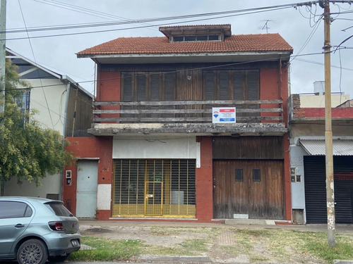 Venta 2 Casas Con Local, Garage Y Galpón En Bernal