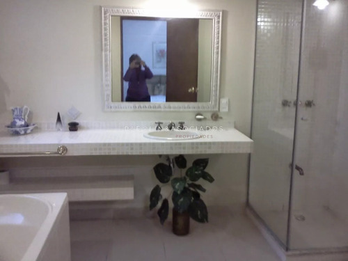 Casa En Venta De 3 Dormitorios En Barrio Cantegril, Punta Del Este.