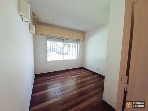 Casa En Esquina De 3 Dormitorios -lote 926 Mts 2 Y 151 Mts 2 Cubiertos - Villa Elisa