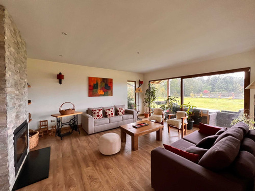 Venta De Casa En Lomas De Coihuin (71453)