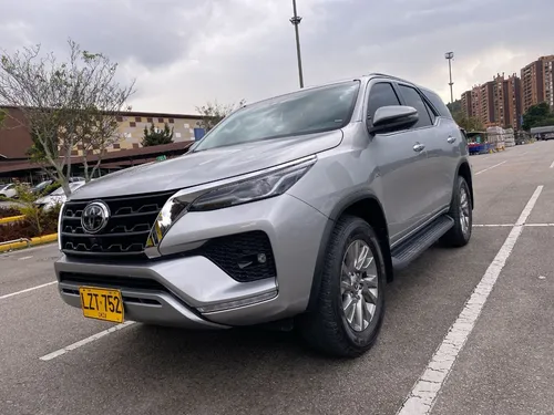 Toyota Fortuner Srv 2.4 Diesel 4x2 At 2023