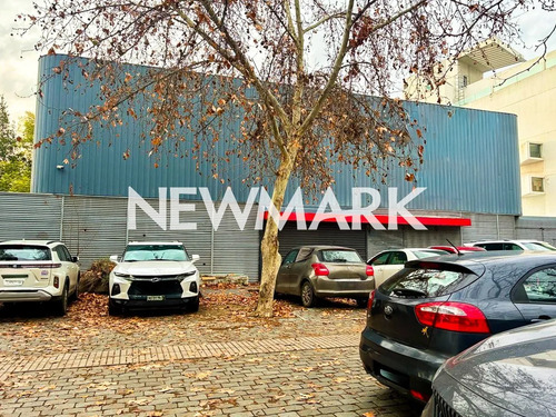 Amplia Propiedad Comercial En Arriendo