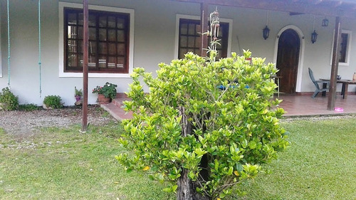 Imagen 2 de 13 de Casa De 3 Amb Sobre Lote De 2200 Mts.