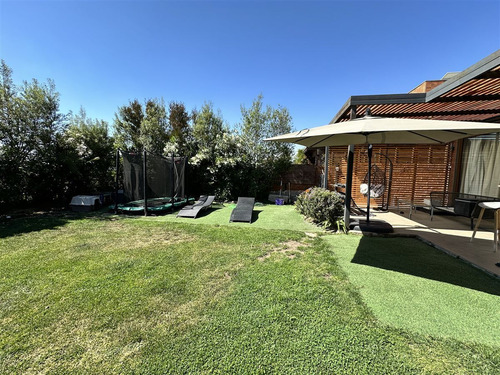 Casa En Arriendo De 5 Dorm. En Peñalolén Con Piscina