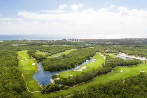 Departamento En Venta En Playa Del Carmen Con Campo De Golf