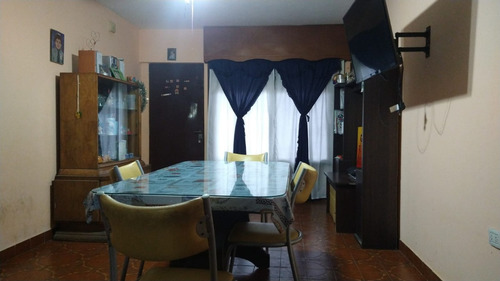 Casa Ubicada En Isidro Casanova, Partido De La Matanza, Excelente Ubicación.