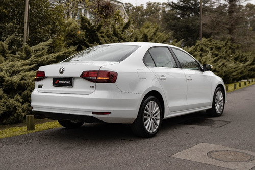 Imagen 5 de 15 de Volkswagen Vento Impecable! - Motorland Permuto / Financio