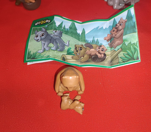 Kinder Sorpresa Natoons Set 3 Figuras Originales Castor Lobo (Usado)