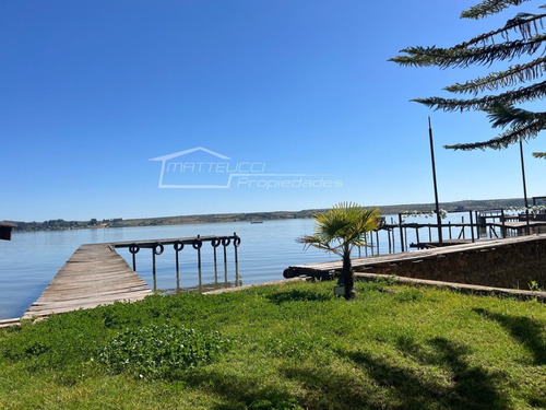 Linda Casa A Orilla De Lago