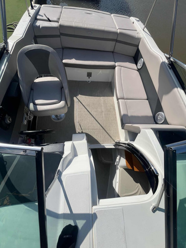 Lancha Cuddy Quest 225 Con Motor Mercruiser 250 Hp Bravo 3