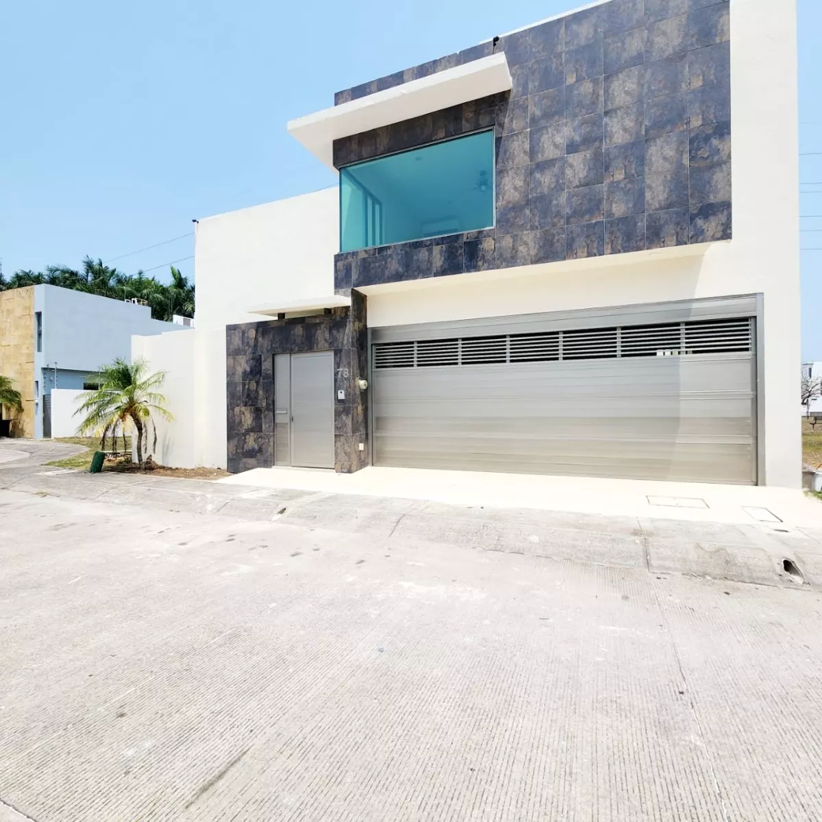 Casa En Venta En Veracruz Con Alberca, Fracc. Las Palmas De Medellín, Ver.