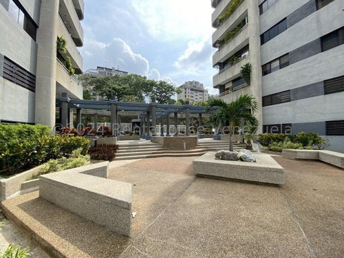Espectacular Apartamento Con Bella Vista Panorámica En La Tahona. #25-15992