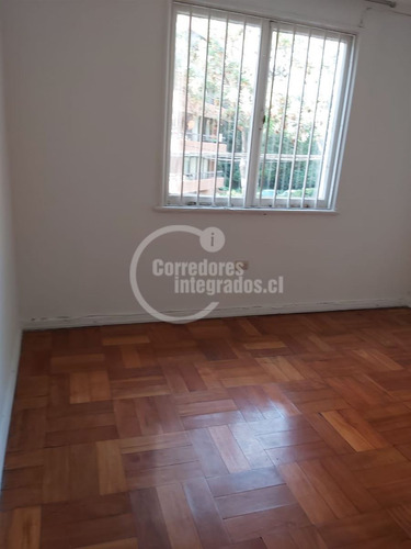 Casa En Arriendo De 4 Dorm. En Las Condes Metro E. Militar