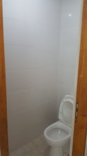 Imagen 5 de 8 de Amplio Local Con 4 Oficinas En Importante Zona Comercial.