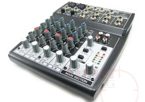 Consola Behringer Xenyx 802  8 Canales Phantom