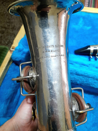 Saxofón Alto Graslitz Czechoslovakei. V. Kohlerts Sohne Plateado (Usado)