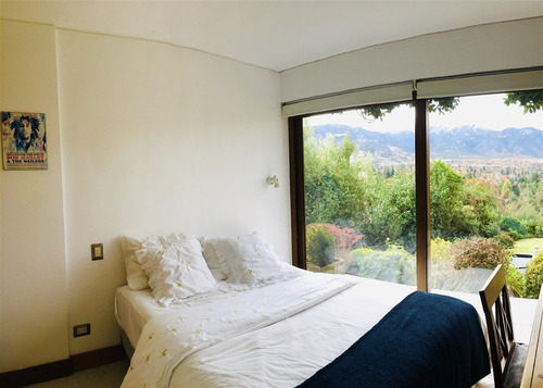 Casa En Arriendo De 6 Dorm. En Lo Barnechea