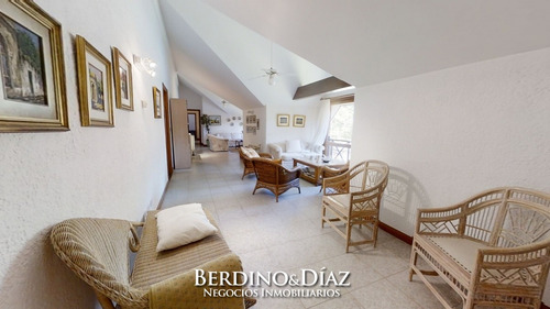 Preciosa Mansión En Exclusivo Barrio Beverly Hills- Ref: 326