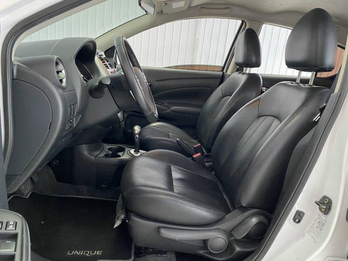 Nissan Versa 1.6 Unique Cvt