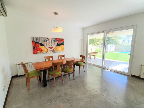 Casa En Venta En San Isidro, Barrio Santa Rita