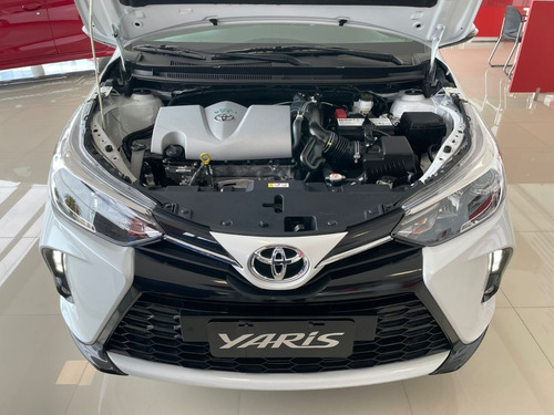Imagen 10 de 11 de Toyota Yaris 1.5 107cv Xls 5p Sarthou