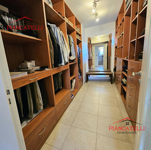 Venta De Casa En San Barrio San Patricio Con Hermoso Parque