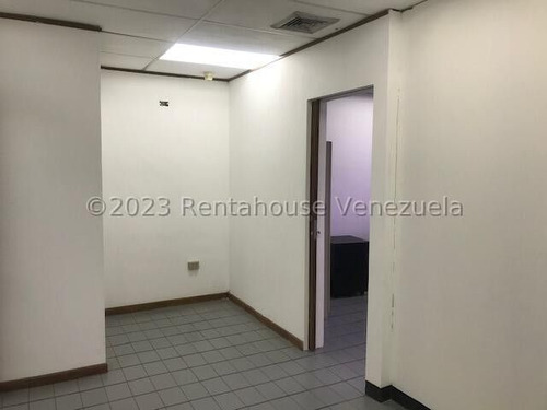 Cur. Oficina En Venta En Los Cortijos De Lourdes 24-7012 Yg
