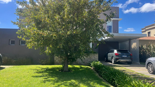 Venta De Casa Moderna 6 Amb. En El Country El Rocio Canning