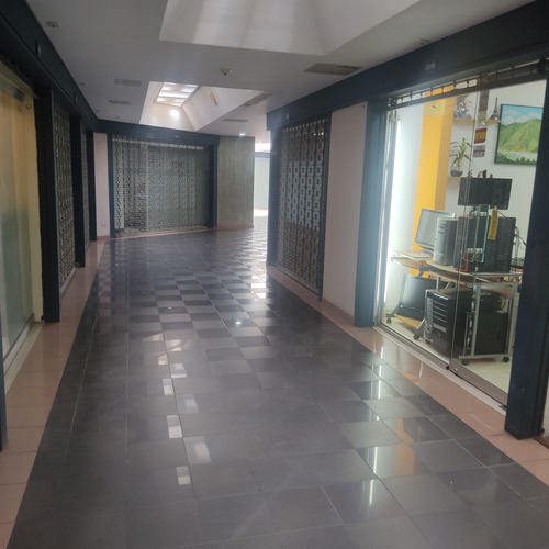 Vendo Local C.c. La Colina, Oportunidad. Asesor Inmobiliario Silvia Jaramillo.