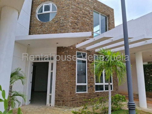 Venta De Townhouse En Majestic Villaje Los Robles Pampatar