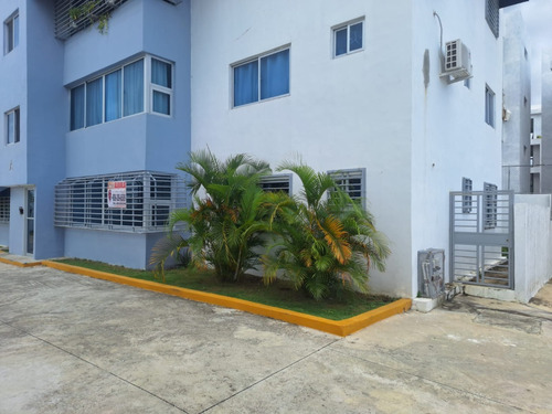Se Alquila Amplio Apartamento Con Patio Y 2 Parqueos En Av. Jacobo Majluta