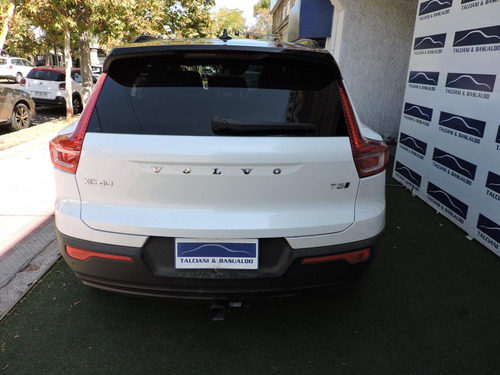 Volvo XC40 T5 R-design