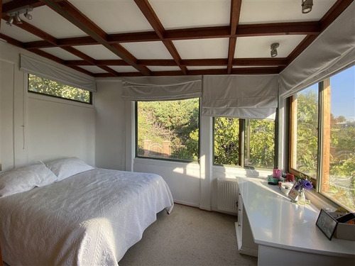 Casa En Venta De 4 Dorm. En Las Condes