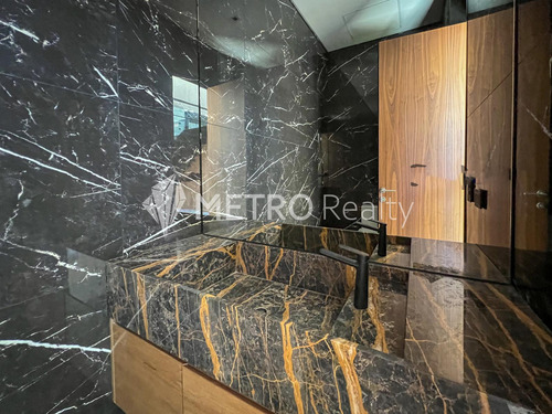 Casa En Venta Con 4 Suites Y Amarra En El Yacht, Nordelta