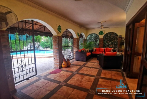 Imagen 2 de 14 de Casa De 3 Niveles Con Piscina Corales Del Sur Santo Domingo