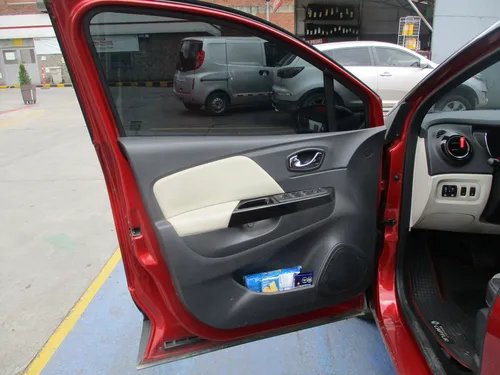 Renault Captur INTENS 4X2 2000CC AT AA