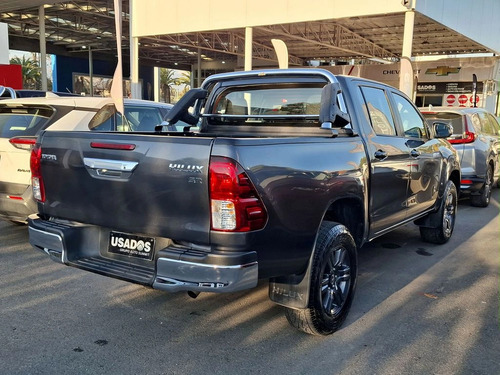 Toyota Hilux DCAB SR MT 4X2 2.4