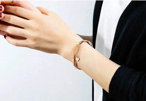 Brazalete Pulsera Para Mujer Color Oro Rosado Con Dije De Corazon Zirconia Chapa De Oro 6.5 Cm 17 Cm