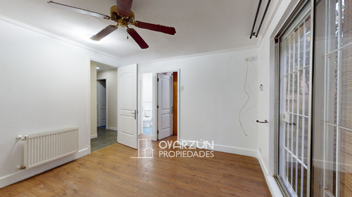Casa En Venta De 4 Dormitorios 2 Baños 2 Estacionamientos