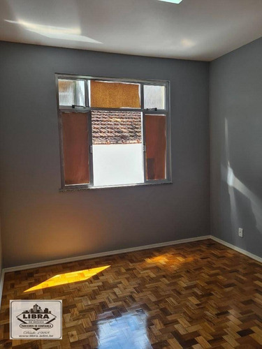 Imagem 6 de 16 de Apartamento Todo Reformado, 2 Quartos Com Armários, Sala, Varandão Fechada, Banheiro Social, Cozinha Planejada, Área E Banheiro De Empregada - Ap0216