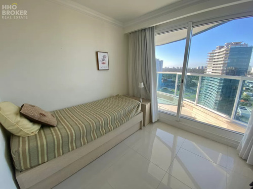 Apartamento En Alquiler De 3 Dormitorios En Mansa Casino Tower