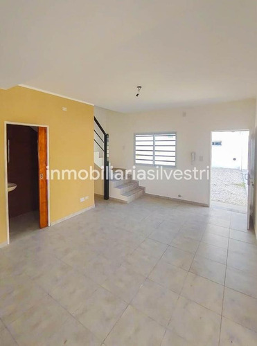 Imagen 5 de 17 de 134 E/ 70 Y 71 La Plata - Dúplex En Venta