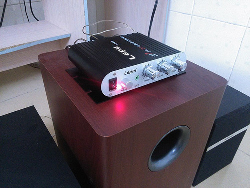 Y Amplificador De Potencia Estéreo Con Subwoofer Digital De
