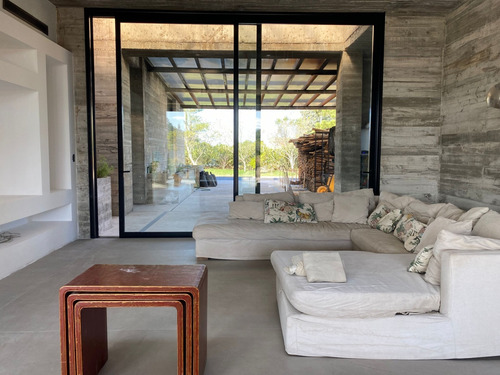 Fabulosa Casa En Barrio Carmel